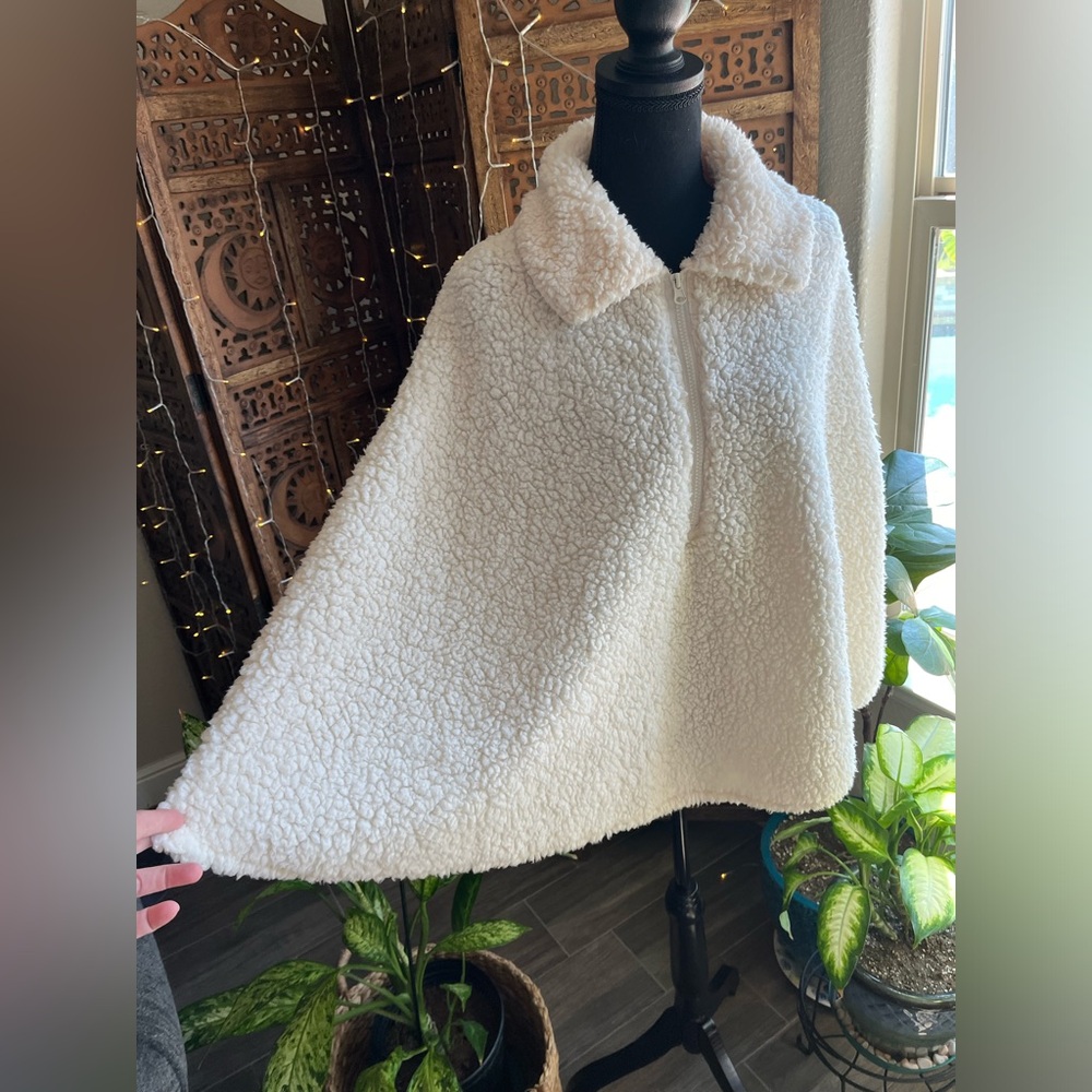 Poncho by Mudd Faux fur 1/2 zip up collar Sherpa